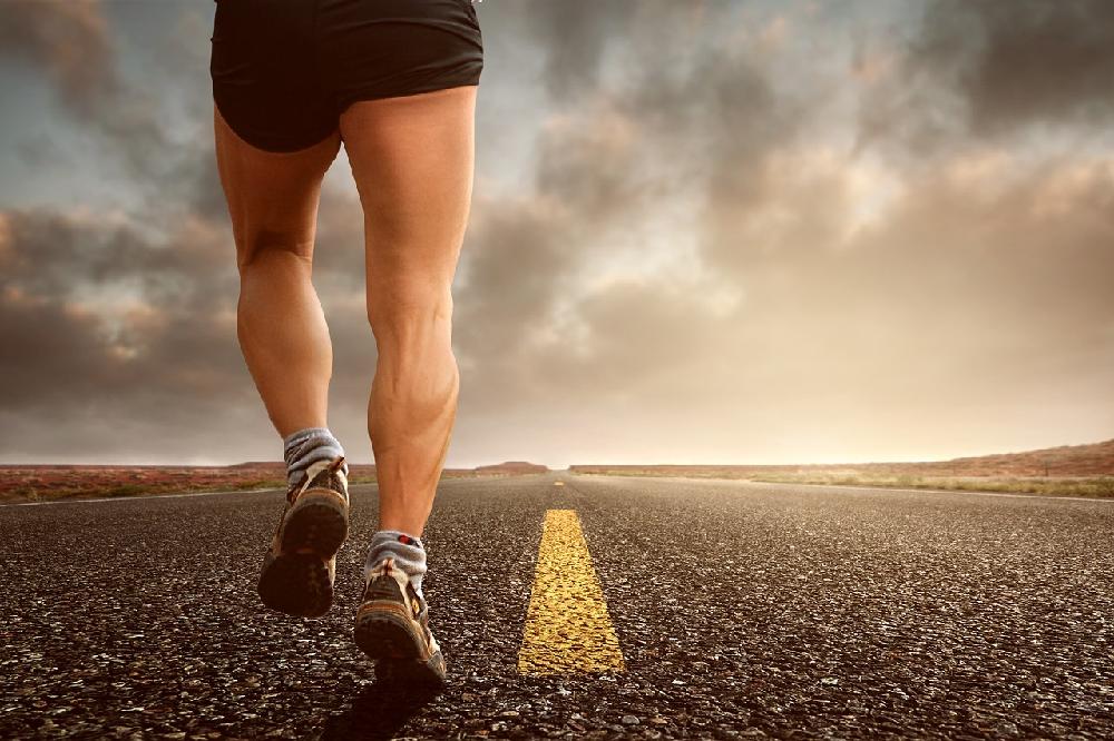 Najczęstsze kontuzje biegaczy — Sprawdź, z jakimi problemami zmagają się najczęściej osoby biegające!