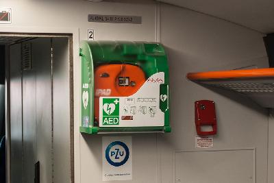 Jak działają defibrylatory AED i dlaczego są tak ważne?
